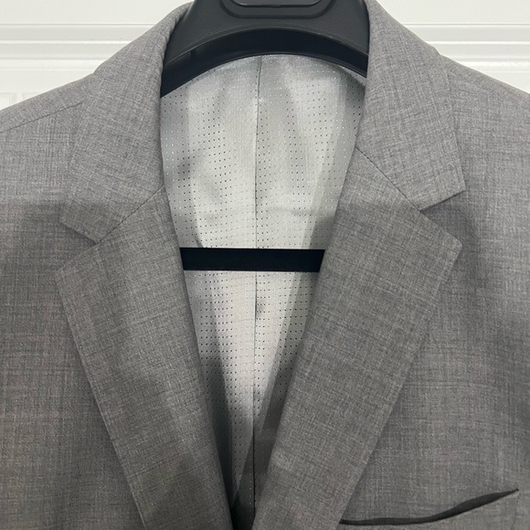 Hugo Boss sport coat - Picture 2 of 5
